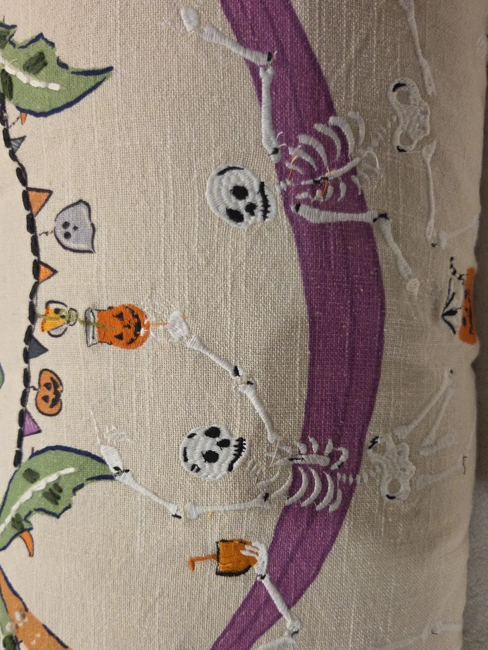 ENVOGUE DECORATIVE PILLOW